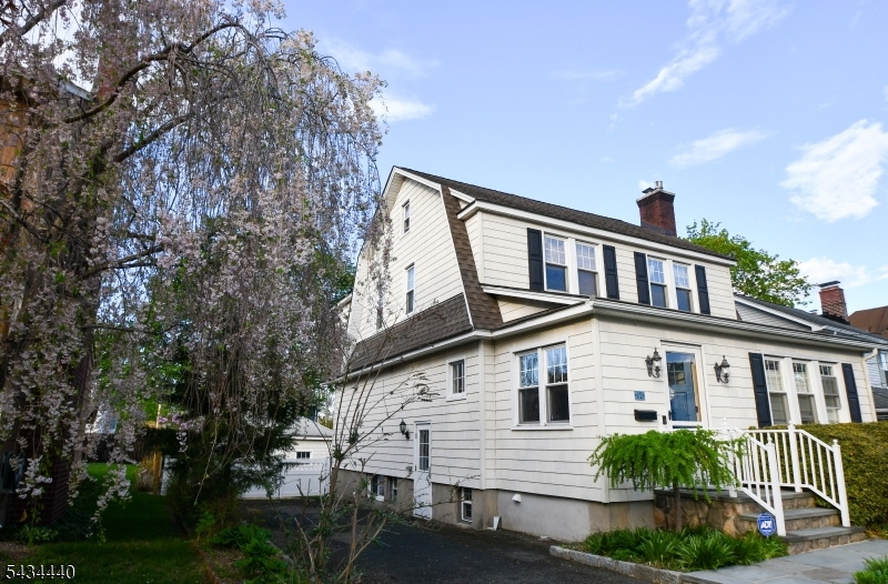 12 Van Dyke Pl