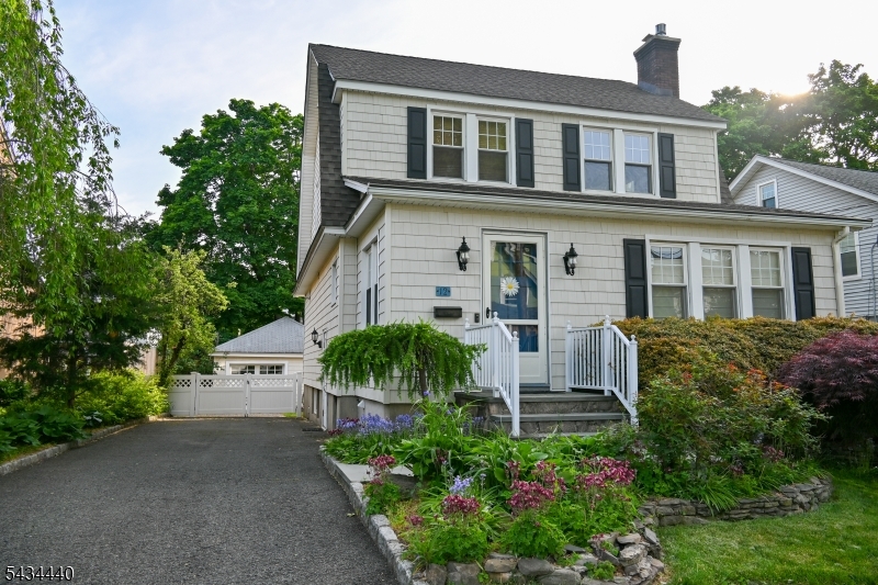12 Van Dyke Pl