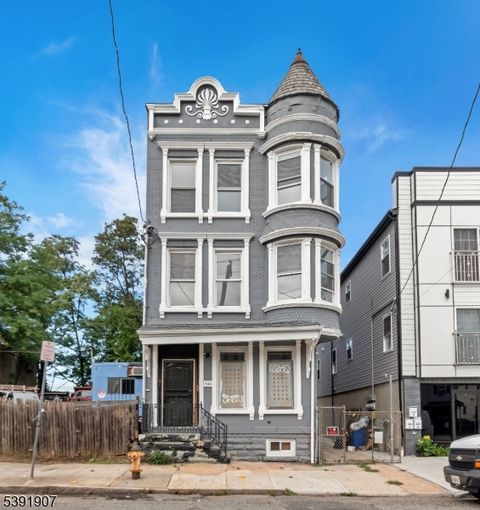 422 18th Ave Newark City NJ 07108