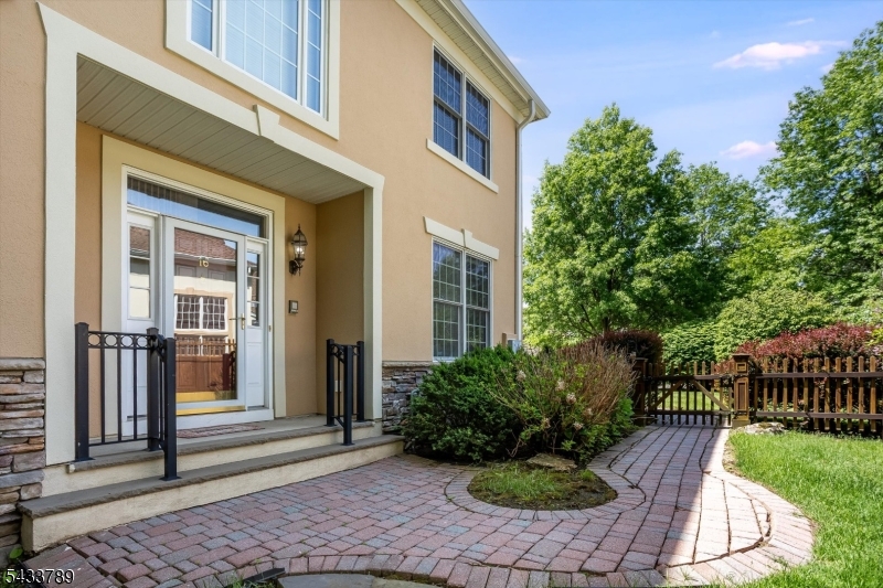 16 Wyckoff Way
