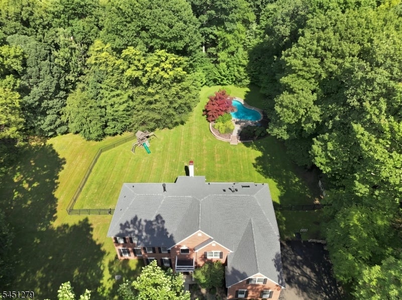 39 Ascot Dr