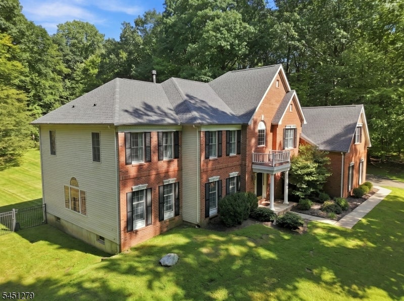 39 Ascot Dr