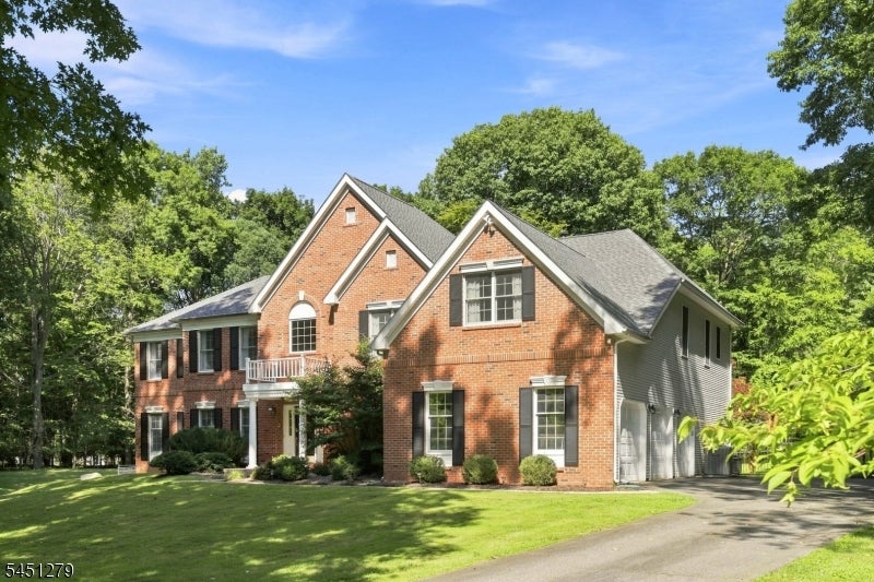 39 Ascot Dr