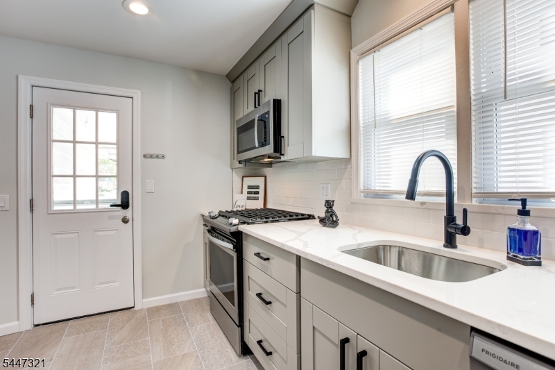 635 N 9Th St  First Floor 1