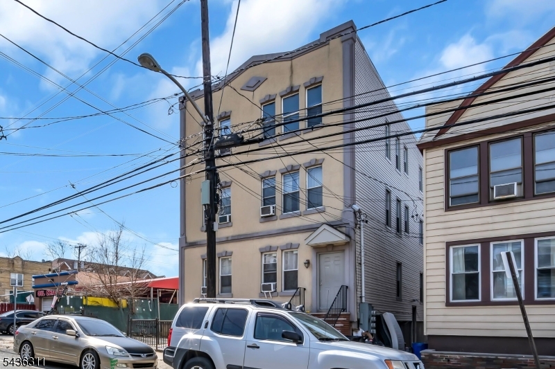 305 Cator Ave 1B