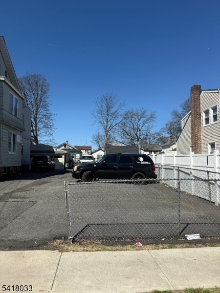 61 Chester Ave