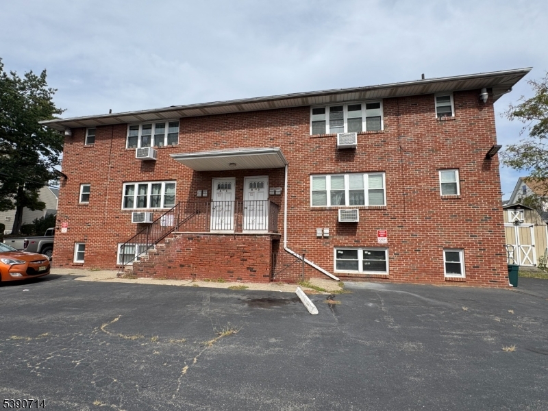 66 River St
