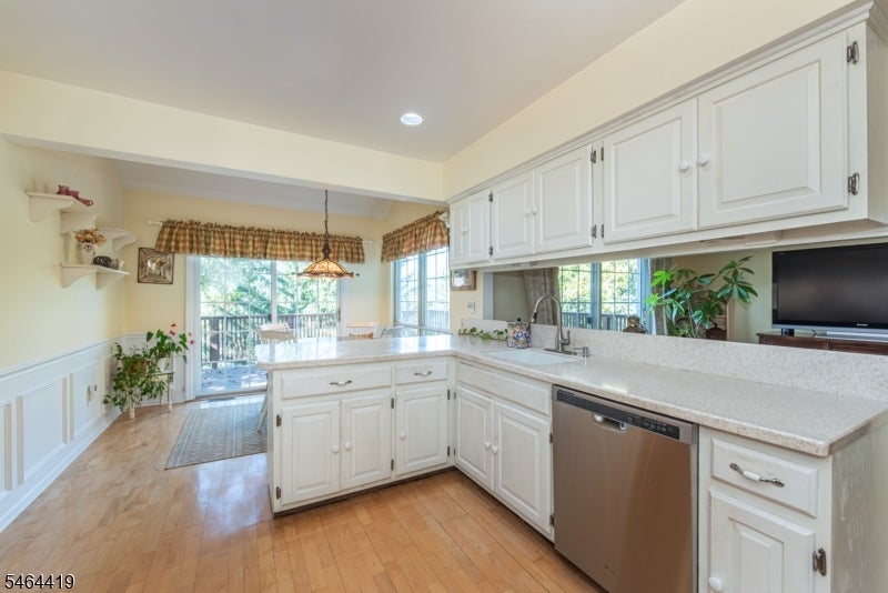 8 Birdseye Cir