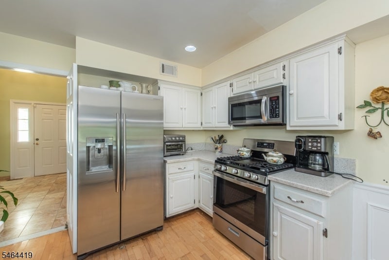 8 Birdseye Cir