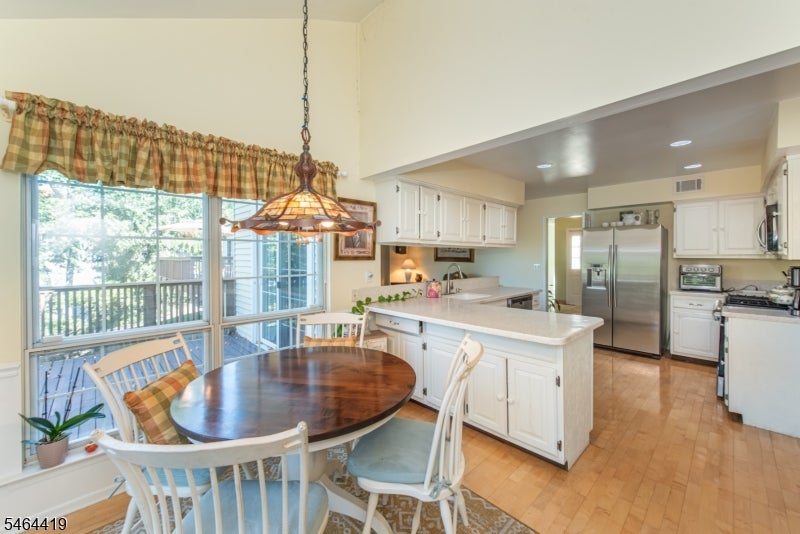 8 Birdseye Cir