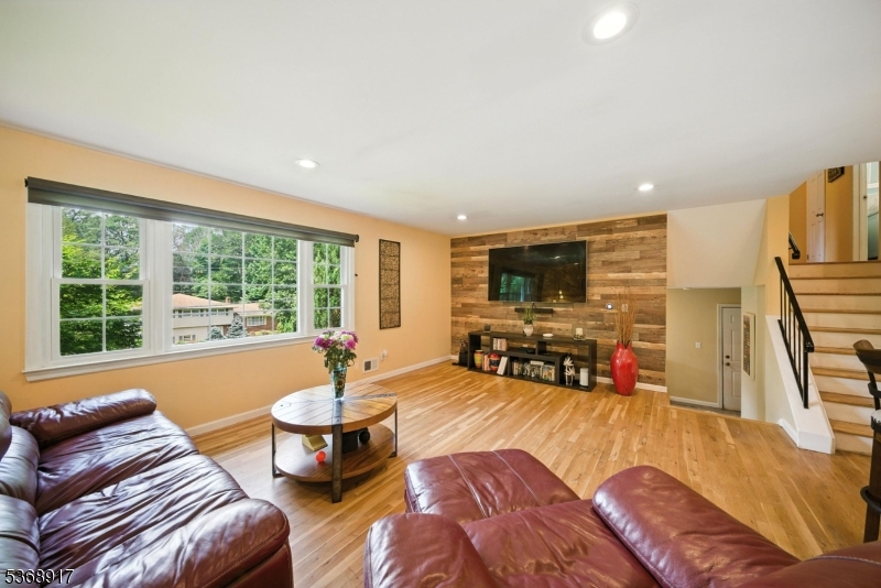 10 MABRO DRIVE