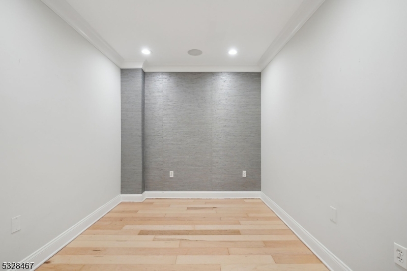 48 S Park St 215