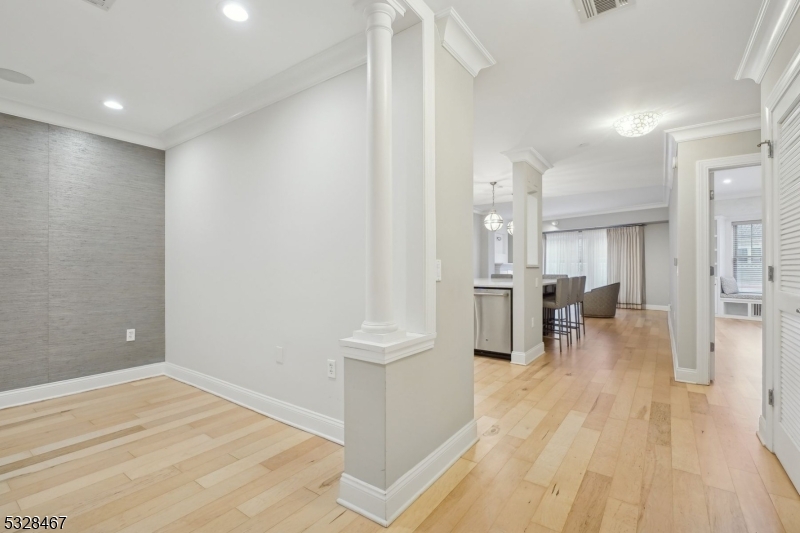 48 S Park St 215
