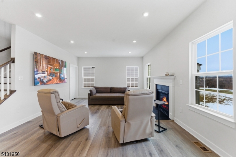 22 Oakwood Blvd