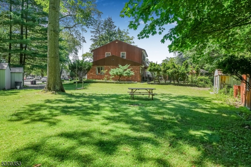 4 Henderson Ct