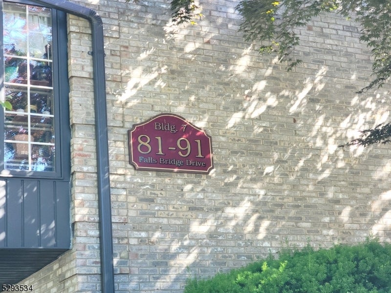 85 Falls Bridge Dr 85