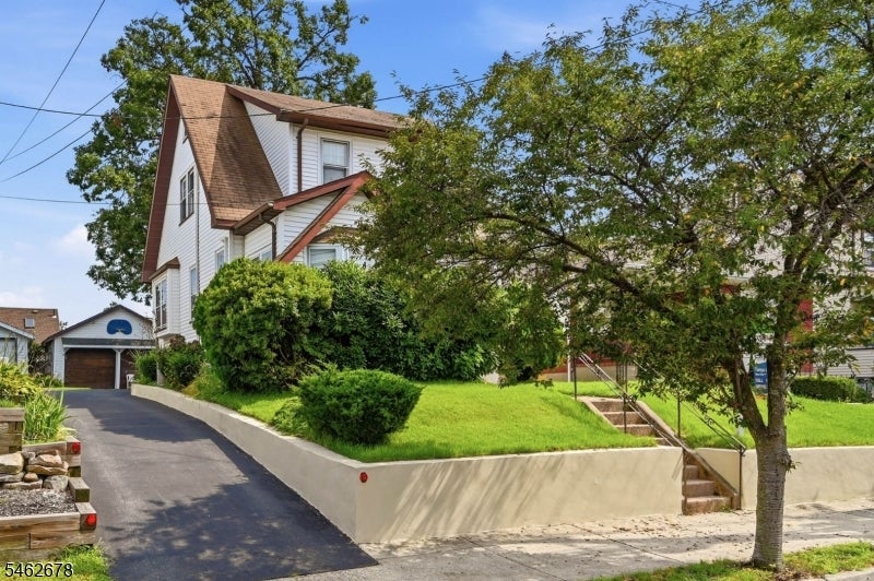66 Rowland Ave