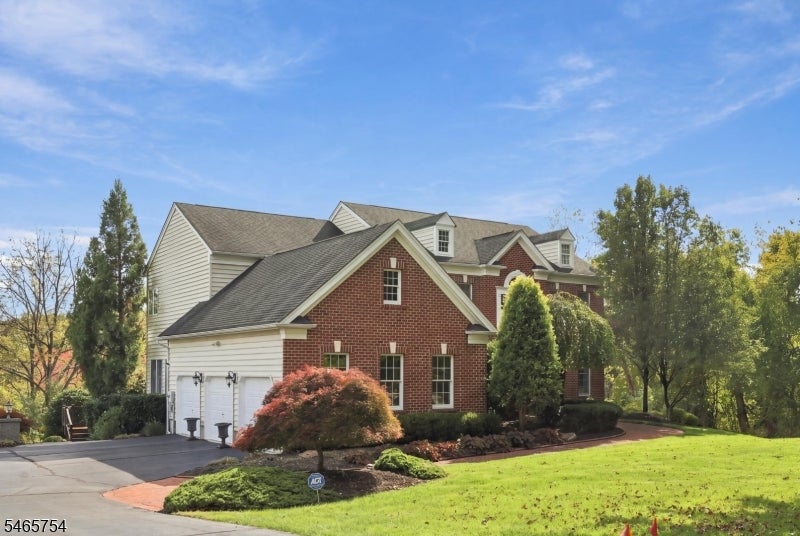 16 Ridgeline Dr