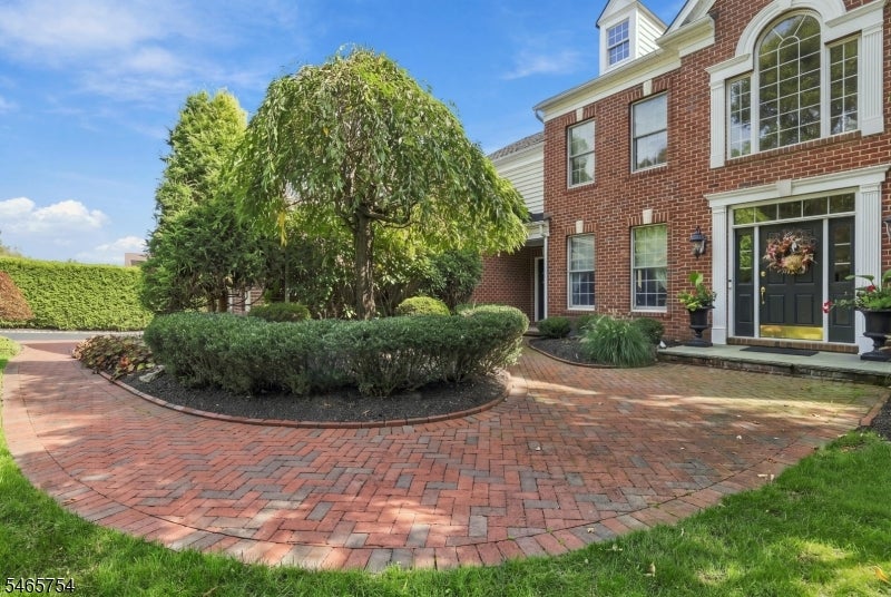 16 Ridgeline Dr