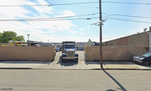 55 Esther St Newark City NJ 07105