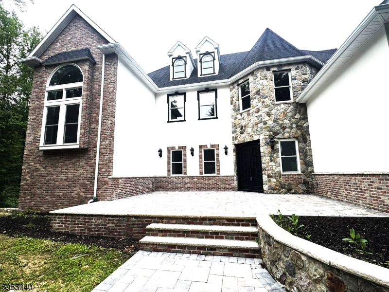 54 Farmbrook Rd