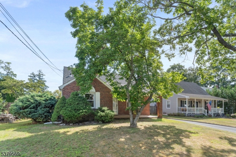 8 Sutphin Ave