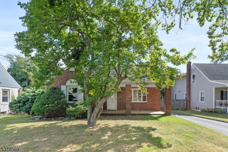 8 Sutphin Ave