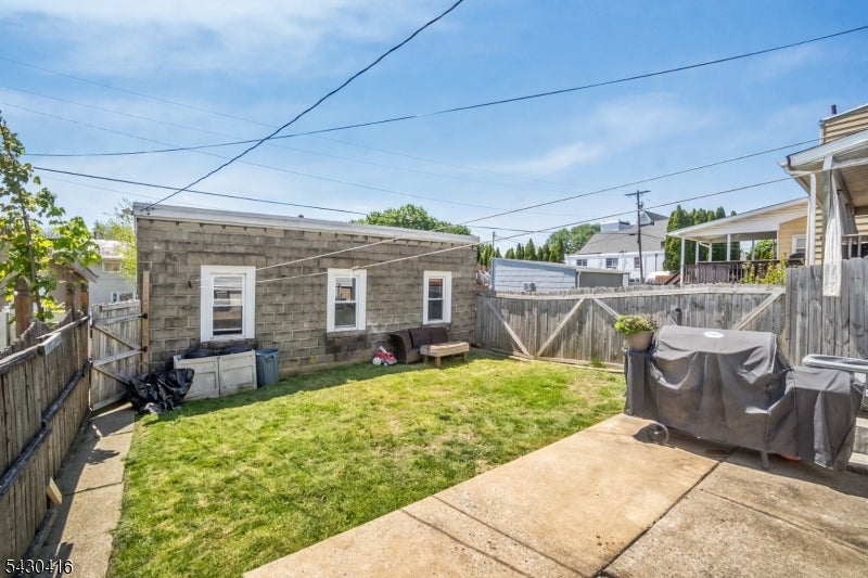 62 Lewis St