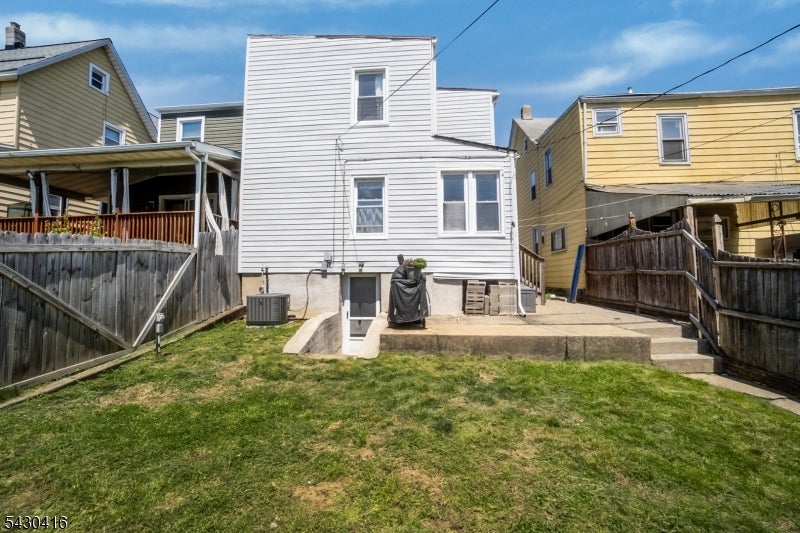 62 Lewis St
