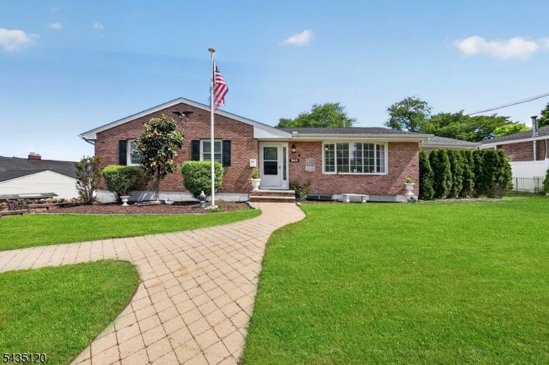840 Lopatcong St