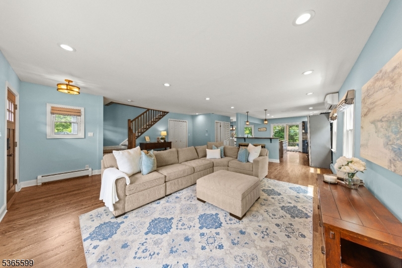 48 SENECA TRAIL