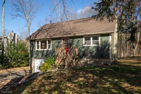Photo of 37 Paddock Ave, Vernon, NJ 07422 (MLS # 3995201)
