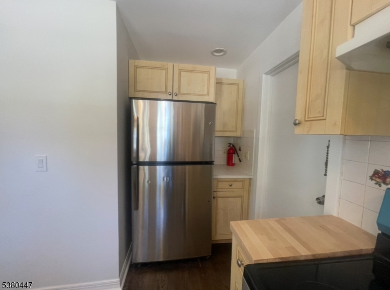 298 Farrant Ter 1