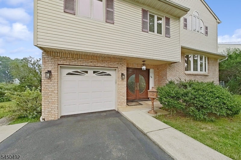 56 Eaton Pl
