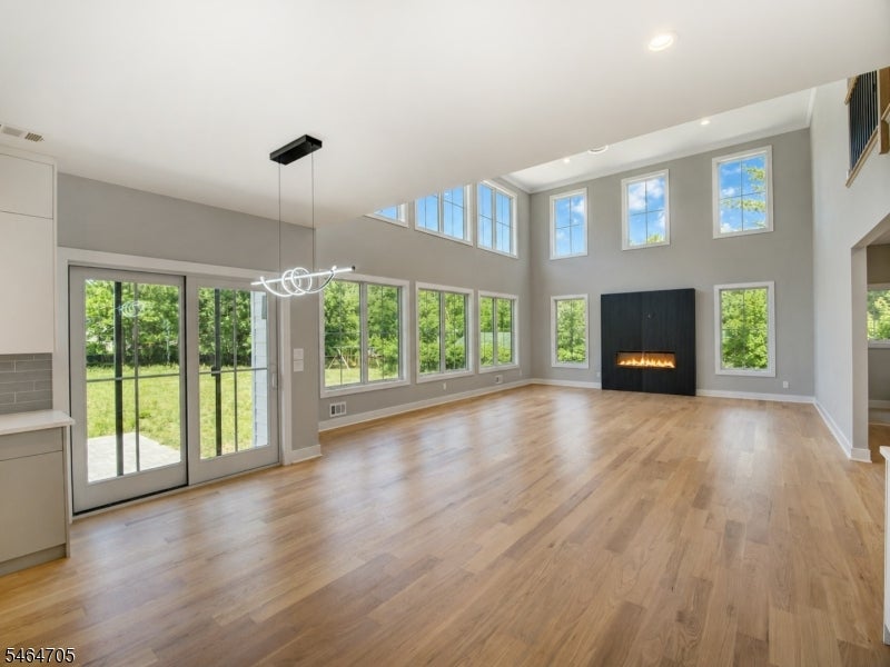 529 Wood Ave