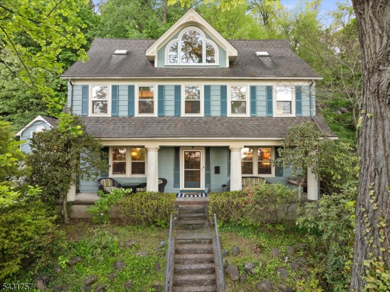 52 Warfield St
