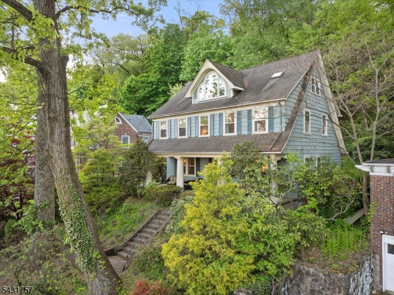52 Warfield St