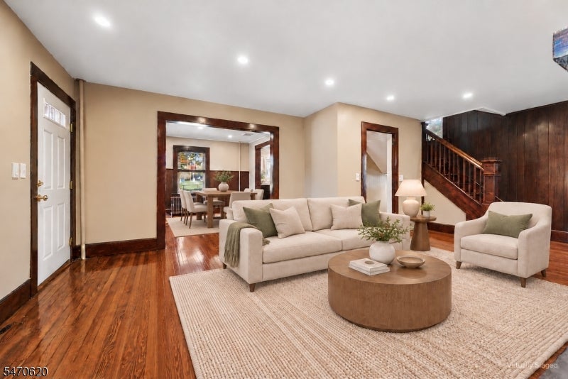 25 Rosedale Ave