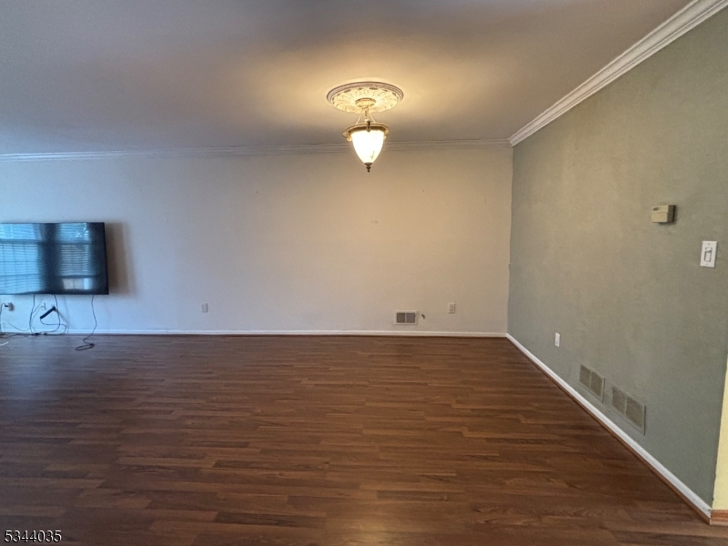 135 Hawthorne Ct