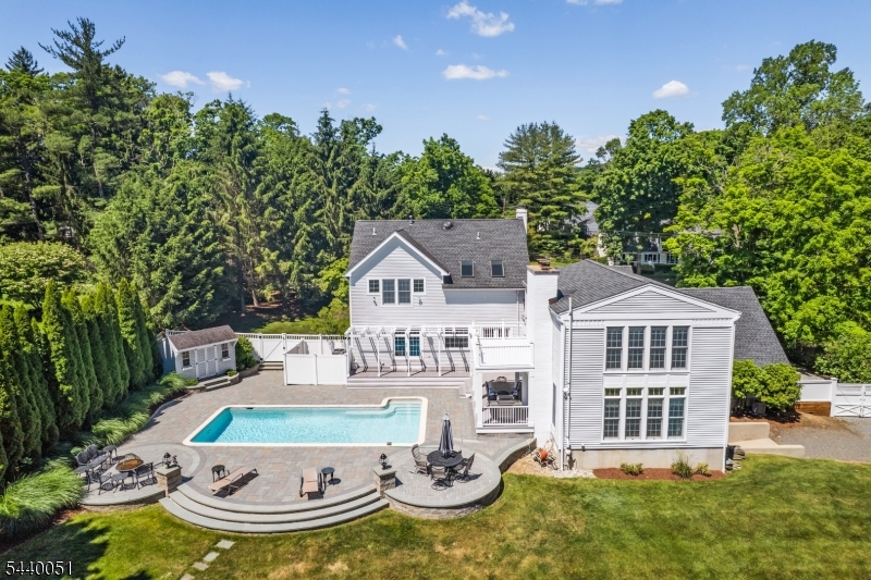 8 Cherry Ln