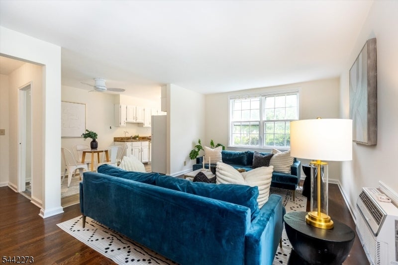 101 Gates Ave 4