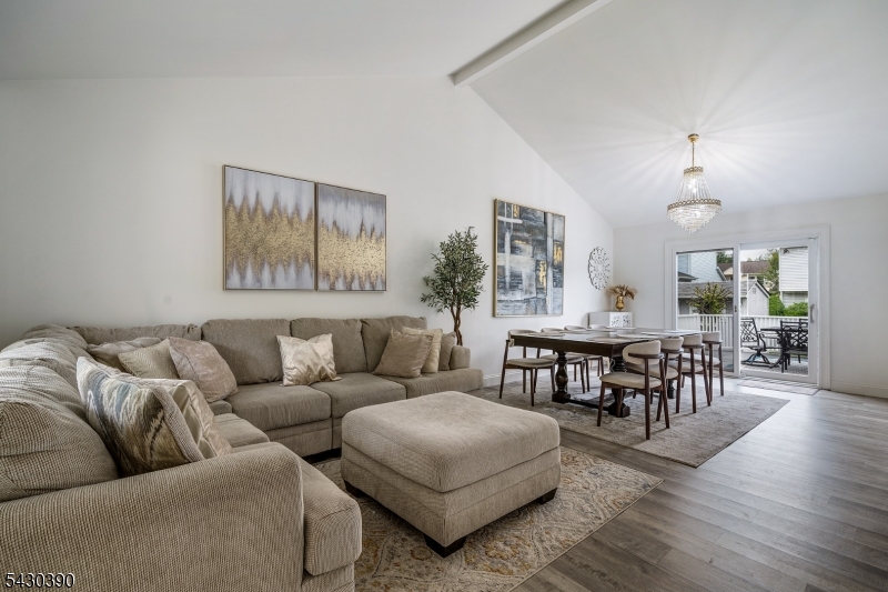 36 Lynn Ct