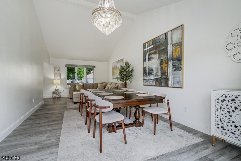 36 Lynn Ct