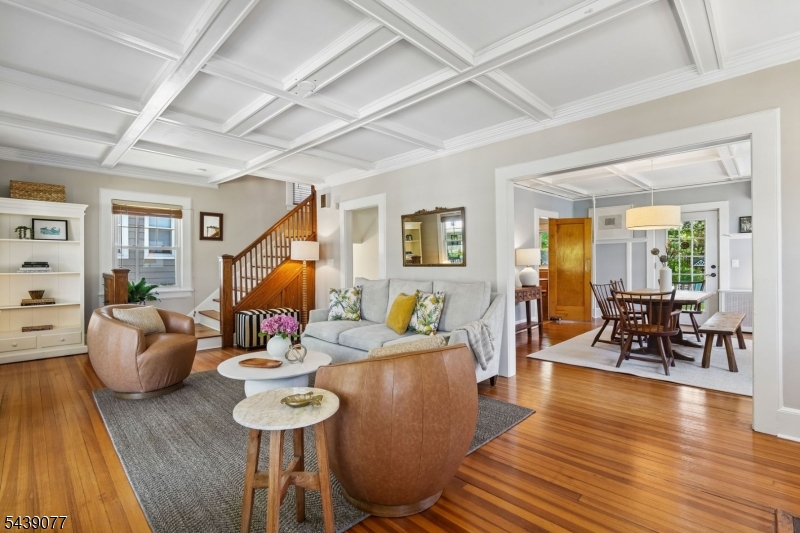 136 Ward Pl