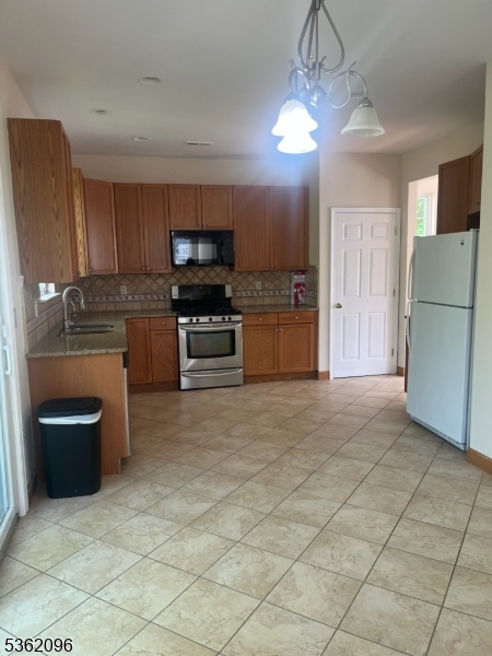 6 WINDING HILL DRIVE