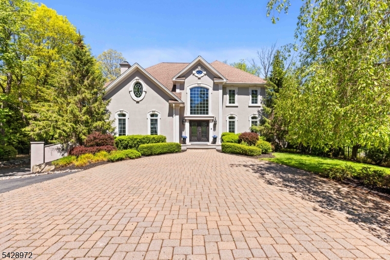 2 Manor Dr