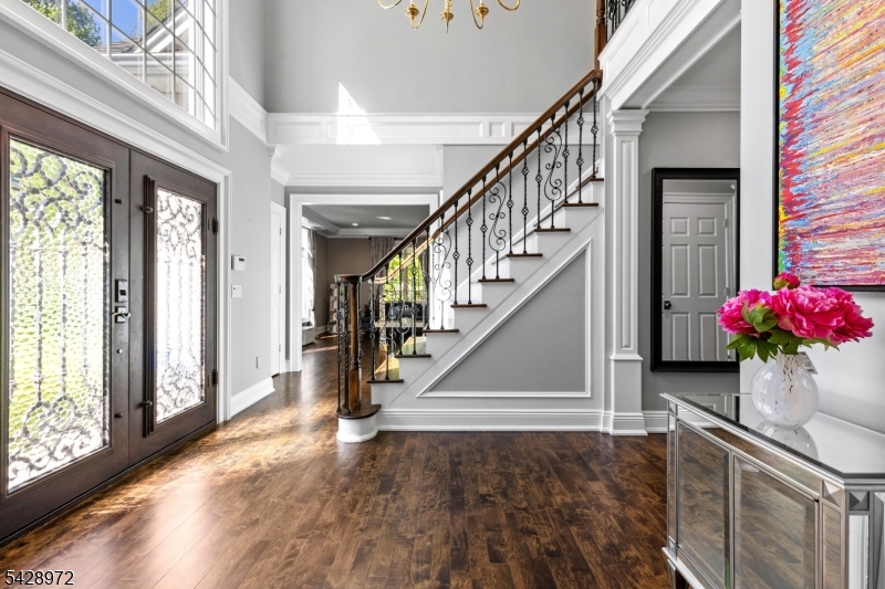 2 Manor Dr