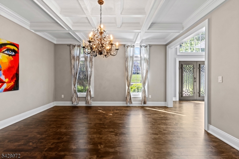 2 Manor Dr
