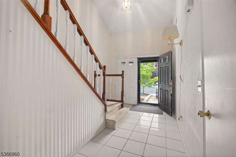 5 Howard Ct