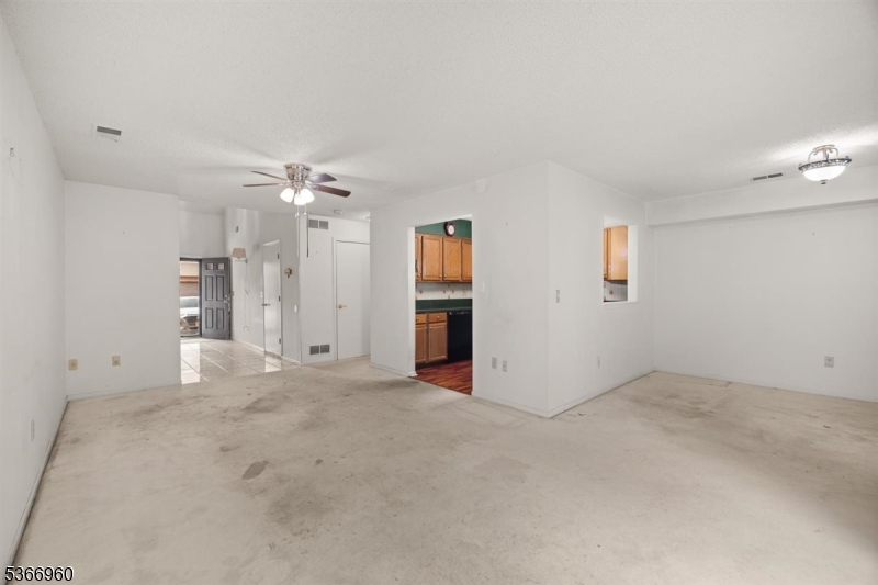5 Howard Ct